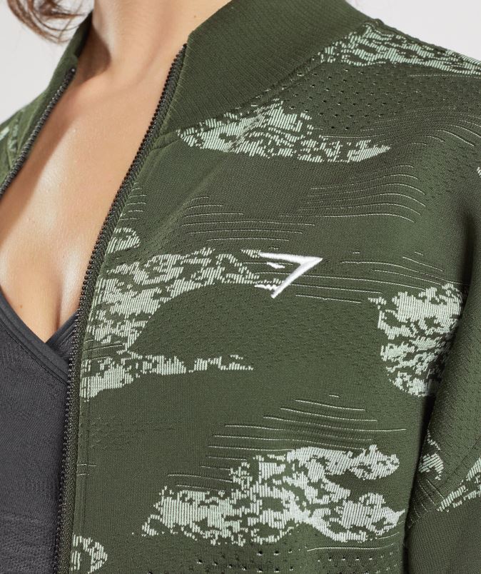adaptirana kamuflažna brezšivna trenirka ženskeGymshark mah olivno/zelena aloja J00L2371